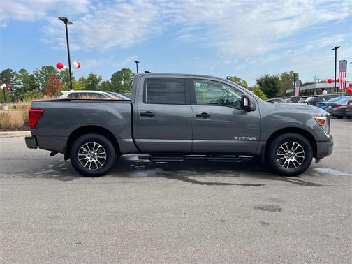 2023 Nissan Titan SV