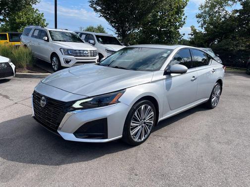 Brilliant Silver Metallic 2024 Nissan Altima 2.5 SL