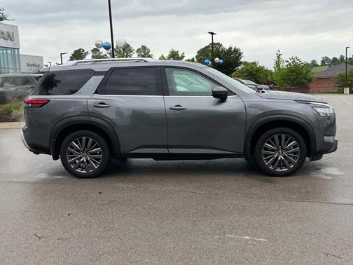 2022 Nissan Pathfinder SL 2WD