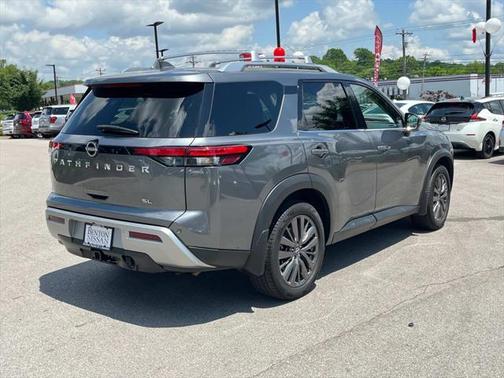 2022 Nissan Pathfinder SL 2WD