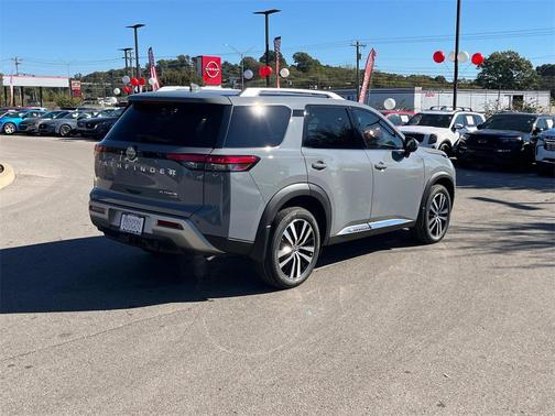 2025 Nissan Pathfinder Platinum 4WD