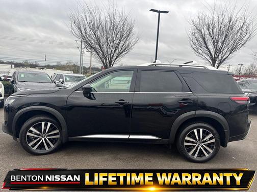 Super Black 2025 Nissan Pathfinder Platinum 4WD