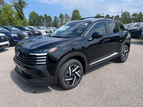 Super Black 2027 Nissan Kicks SV