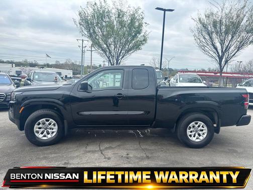 Super Black 2024 Nissan Frontier SV