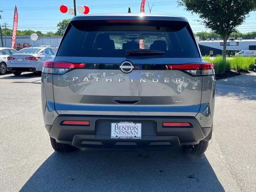 2023 Nissan Pathfinder S 4WD
