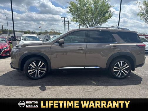 2025 Nissan Pathfinder Platinum 4WD