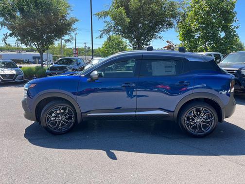 Deep Blue Pearl/Gun Metallic 2025 Nissan Kicks SR