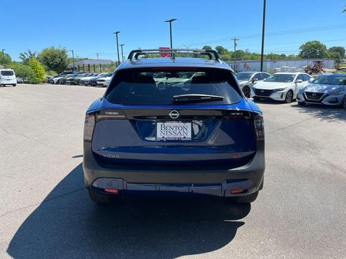 Deep Blue Pearl/Gun Metallic 2025 Nissan Kicks SR