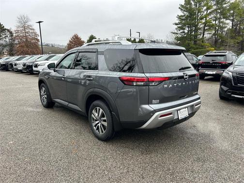 2025 Nissan Pathfinder SL 4WD