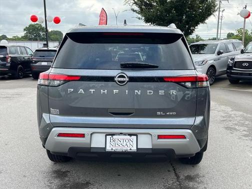 2023 Nissan Pathfinder SL 4WD
