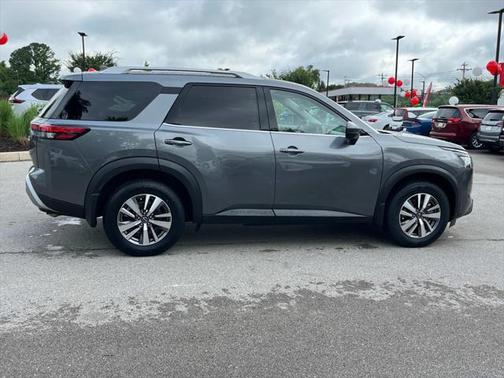 2023 Nissan Pathfinder SL 4WD