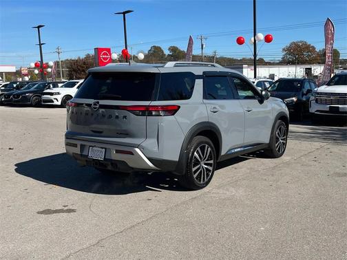 2025 Nissan Pathfinder Platinum FWD