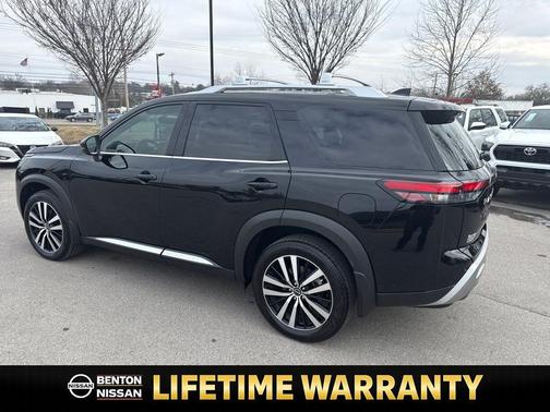 2025 Nissan Pathfinder Platinum FWD