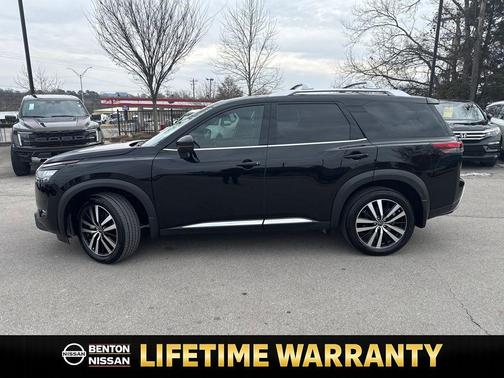 2025 Nissan Pathfinder Platinum FWD