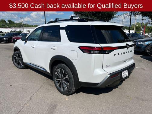 Everest White Pearl Tricoat 2026 Nissan Pathfinder Platinum