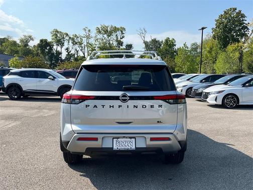 2025 Nissan Pathfinder SL FWD