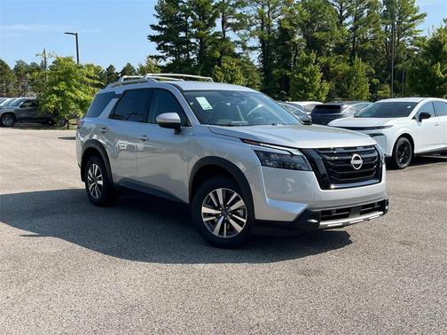 2025 Nissan Pathfinder SL FWD