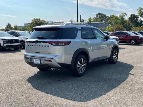 2025 Nissan Pathfinder SL FWD