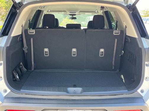 2025 Nissan Pathfinder SV FWD