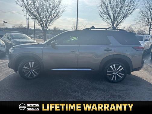 2025 Nissan Pathfinder Platinum 4WD