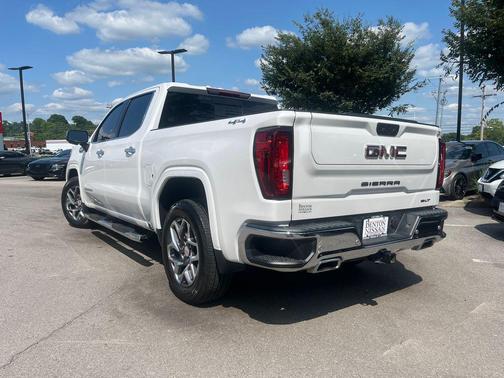 White Frost Tricoat 2022 GMC Sierra 1500 SLT