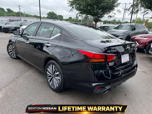 Super Black Clearcoat 2024 Nissan Altima 2.5 SV