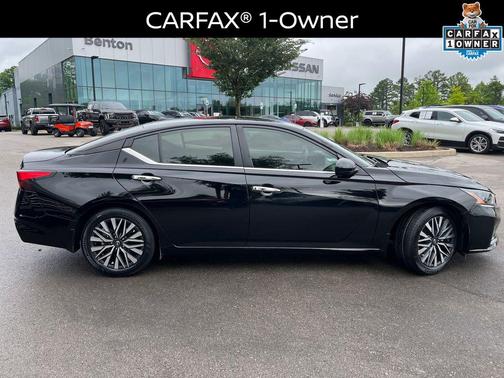 Super Black Clearcoat 2024 Nissan Altima 2.5 SV