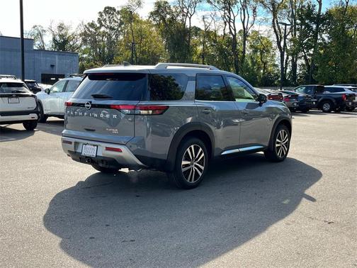 2025 Nissan Pathfinder Platinum 4WD