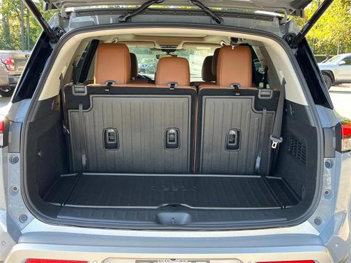 2025 Nissan Pathfinder Platinum 4WD