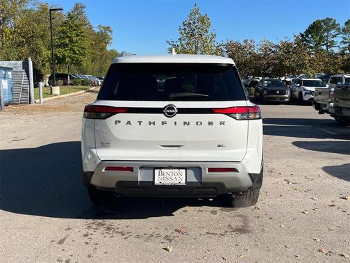 2025 Nissan Pathfinder SL FWD