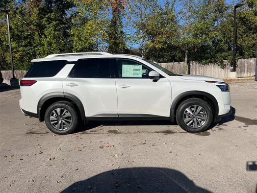 2025 Nissan Pathfinder SL FWD