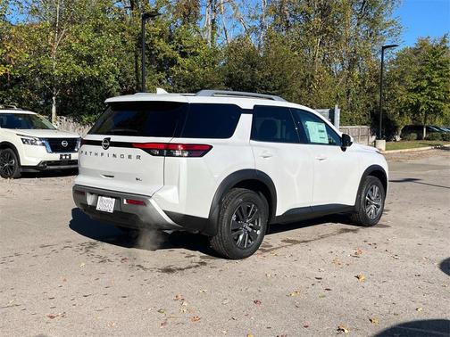 2025 Nissan Pathfinder SL FWD