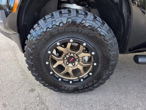 Super Black 2026 Nissan Frontier SV
