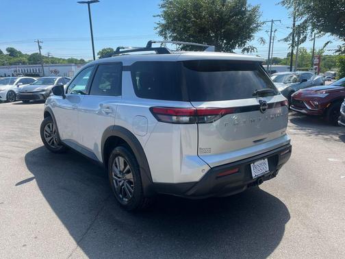 Brilliant Silver Metallic 2022 Nissan Pathfinder SV 2WD