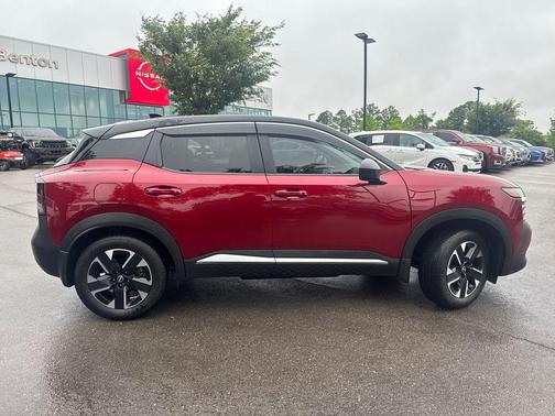 Scarlet Ember Tintcoat/Super Black 2025 Nissan Kicks SV