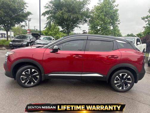 Scarlet Ember Tintcoat/Super Black 2025 Nissan Kicks SV