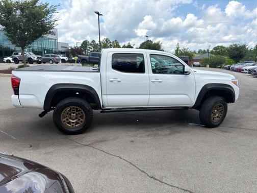 Ice 2023 Toyota Tacoma SR