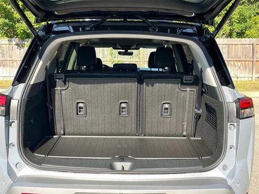 2025 Nissan Pathfinder Platinum FWD