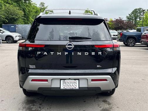 2025 Nissan Pathfinder SL FWD