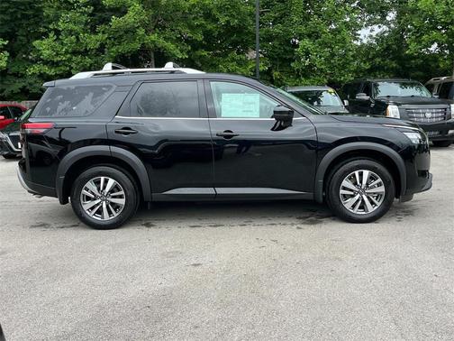 2025 Nissan Pathfinder SL FWD