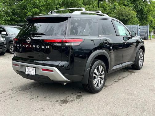 2025 Nissan Pathfinder SL FWD