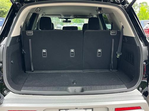 2025 Nissan Pathfinder SL FWD