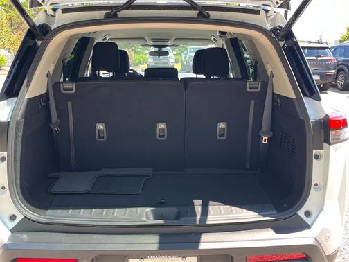 2025 Nissan Pathfinder SV FWD