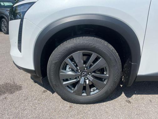 Everest White Pearl Tricoat 2026 Nissan Pathfinder SV