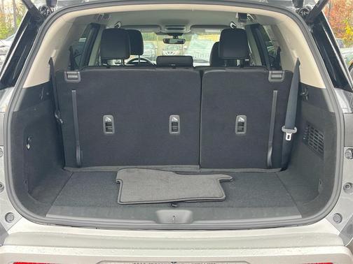 2025 Nissan Pathfinder SL 4WD