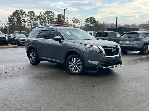 2025 Nissan Pathfinder SL 4WD