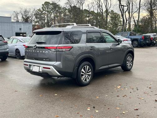 2025 Nissan Pathfinder SL 4WD