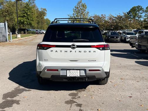 2025 Nissan Pathfinder Platinum FWD