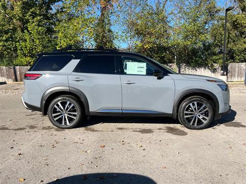 2025 Nissan Pathfinder Platinum FWD