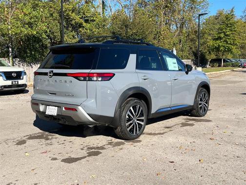 2025 Nissan Pathfinder Platinum FWD